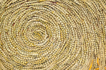 A golden wead weave art