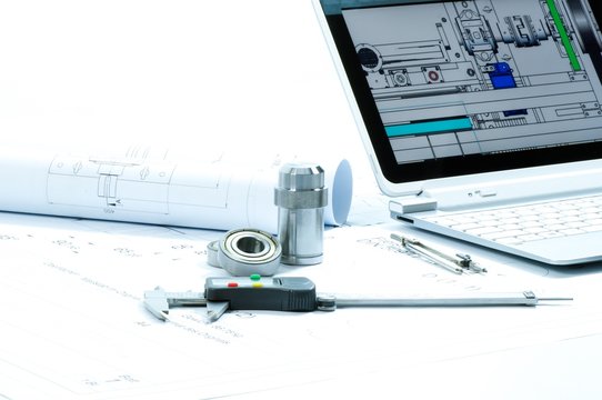 3D Konstruktion f&uuml;r Masschinenbau auf Papier und am Rechner