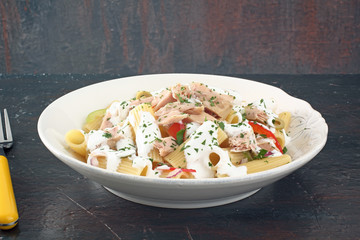 pasta insalata con tonno