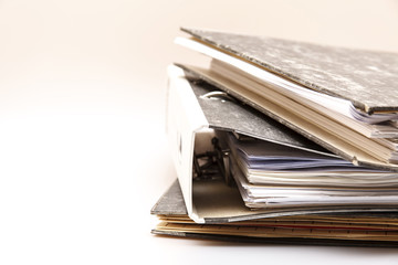 B&uuml;ro - Ordner auf einer Ablage