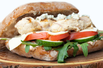 Wheat chicken sandwich burger, fried potatoes, mustard sauce. Se