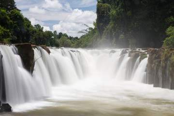 Fototapeta premium Cascada Tad Pasuam (Pakse - Laos)