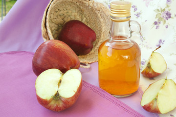 Red apple vinegar