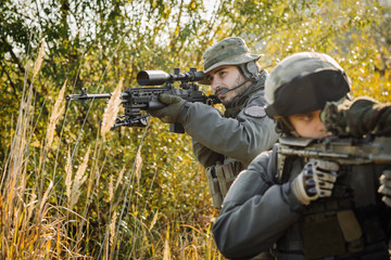Naklejka premium Soldier Aiming Rifle