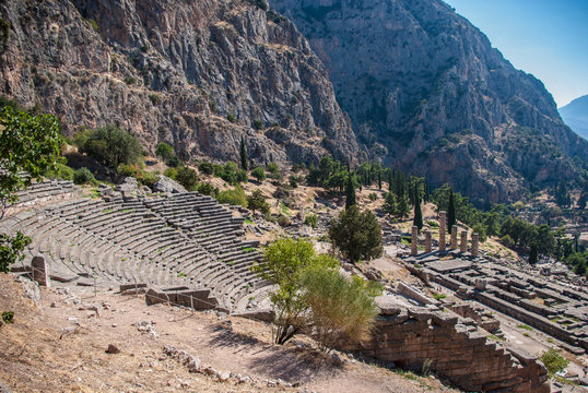 amphitheater delphi - landscape