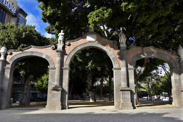 Fototapeta na wymiar Torbogen an der Plaza Espana