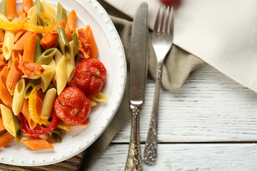Pasta salad with pepper, carrot and tomatoes