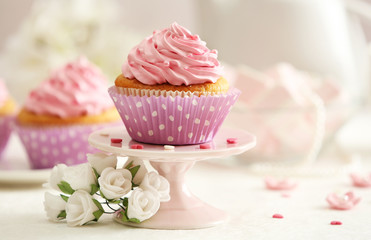 Delicious cupcakes on table  close-up