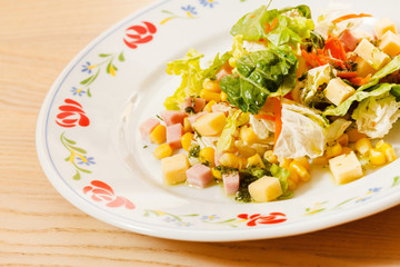 salad with maize and cheese