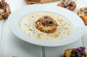 Creamy onion - garlic soup