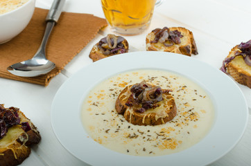 Creamy onion - garlic soup