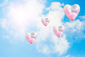Obraz na płótnie Canvas Heart shaped balloon on blue sky