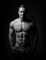 Obraz na płótnie Canvas Bodybuilder posing
