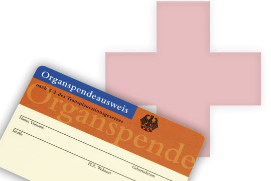 Organspende Karte auf wei&szlig;em Hintergrund, close-up