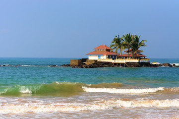 Obraz premium Buddhist Temple on island