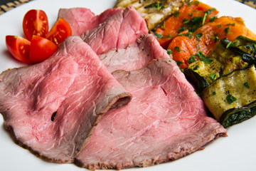 roastbeef with grilled vegetables