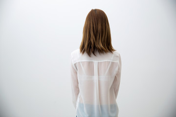 Obraz premium Back view portrait of a young businesswoman