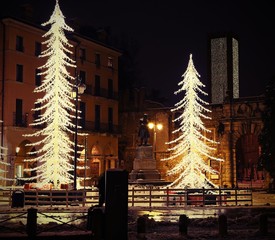 Fototapeta na wymiar Vicenza, Piazza Matteotti, with illuminations and snow