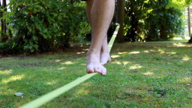 Man experimenting balance on a rope