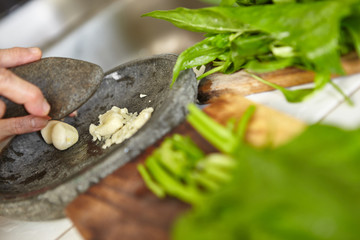 preparing Japanese spinach sauted