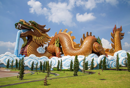A large dragon statue