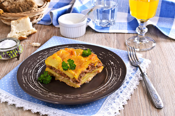 Graten potatoes and minced meat