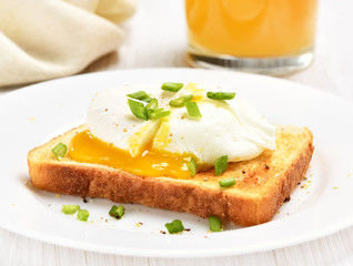 Sandwich with poached egg