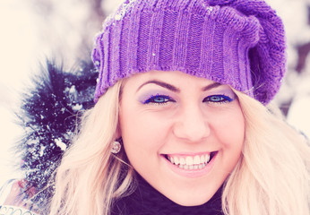 pretty woman portrait outdoor in winter