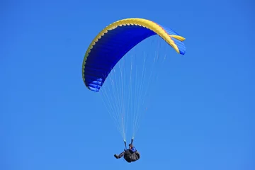 Fotobehang paraglider © Jenny Thompson