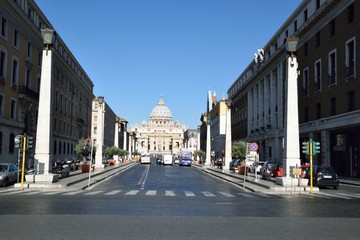 Fototapeta na wymiar Via della Conciliazione führt zum Petersdom - Rom - Italien