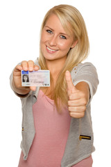 Young woman showing her driver's license - 77406595