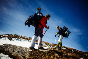 Obraz premium Professional photographer journey through the mountains.