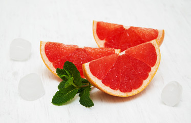 Grapefruit with mint
