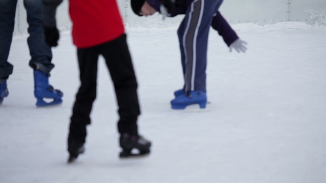 Teenage ice-skater tries his best to circle around his axis