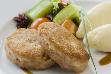 Cutlet and potatoes with vegetables