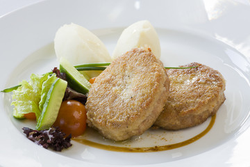 Cutlet and potatoes with vegetables