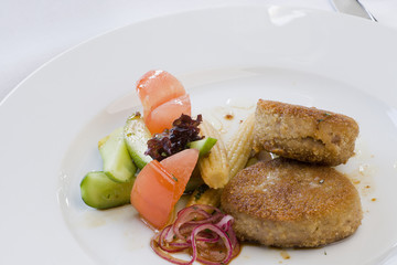 Grilled cutlet and mixed vegetables