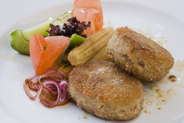 Grilled cutlet and mixed vegetables