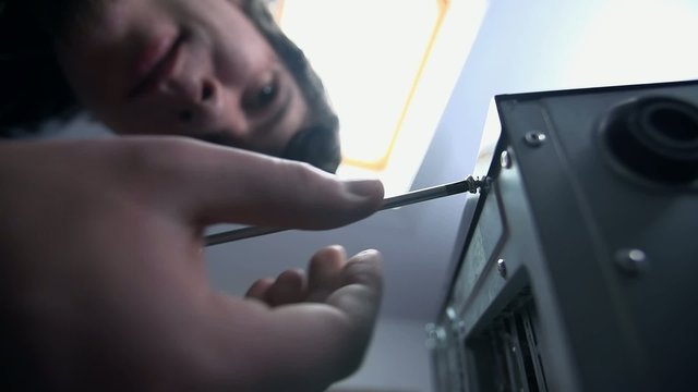 Low angle screwing on side cover of personal computer