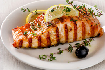 Grilled Salmon with lemon