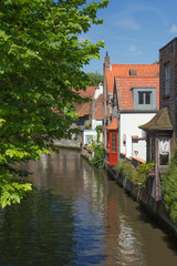 Fototapeta na wymiar The canal in the downtown of Bruges (Belgium)