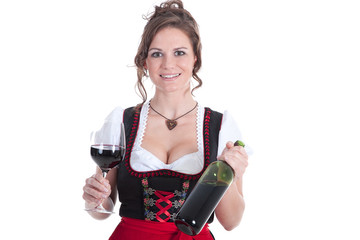 Frau im Dirndl mit Rotwein lächelt freundlich Porträt