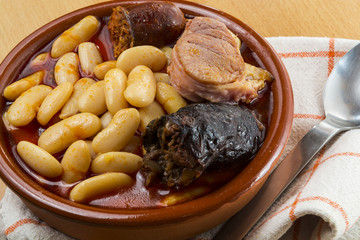 Detalle cazuela fabada