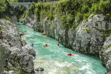Kajaker in der Kobarid-Schlucht