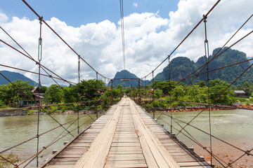 Obraz premium Wooden bridge over Nam Song river, Vang Vieng