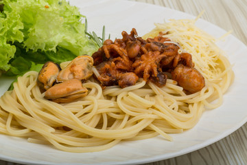 Pasta with octopus and mussels
