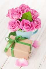 Valentines day pink roses bouquet and gift box