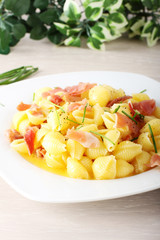 Pasta with ham and cream