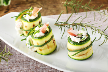 Stuffed zucchini rolled with cream cheese - 77484368