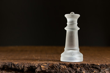 Scacchi su piano in legno
